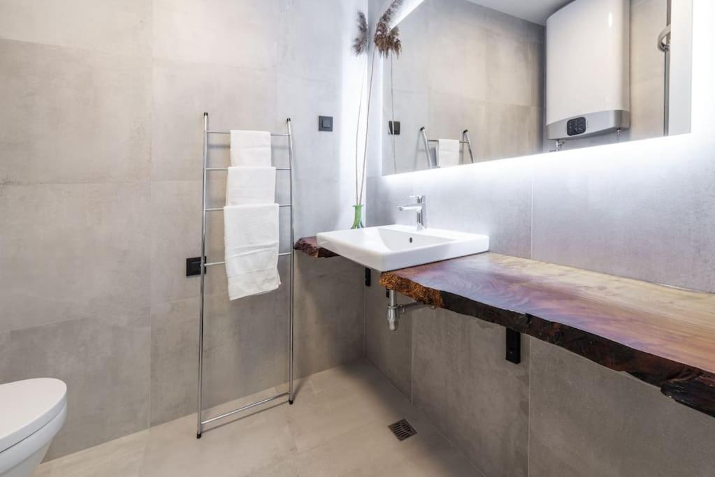 شقة Walking Distance Old Town 120M2,Garden,View,Garage دوبروفينك المظهر الخارجي الصورة