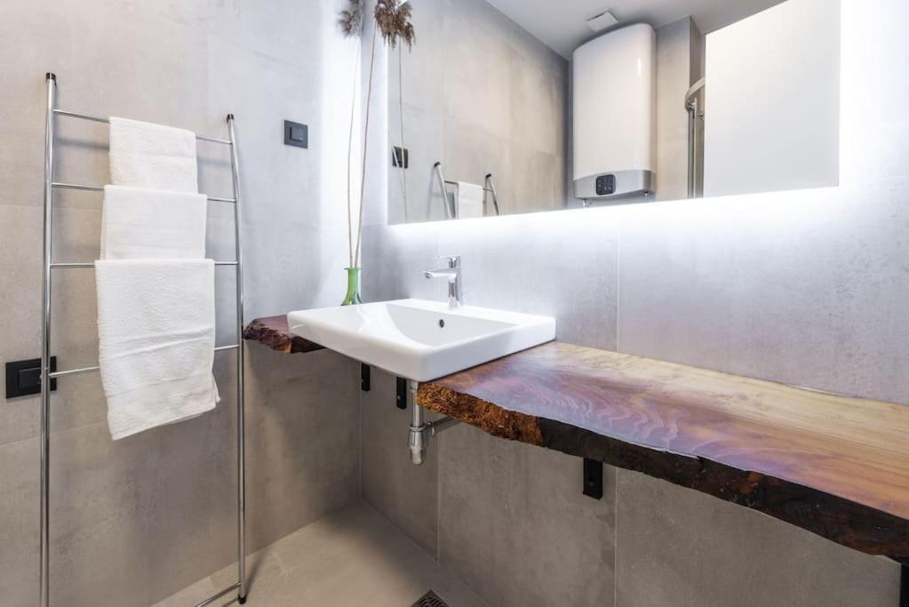 شقة Walking Distance Old Town 120M2,Garden,View,Garage دوبروفينك المظهر الخارجي الصورة